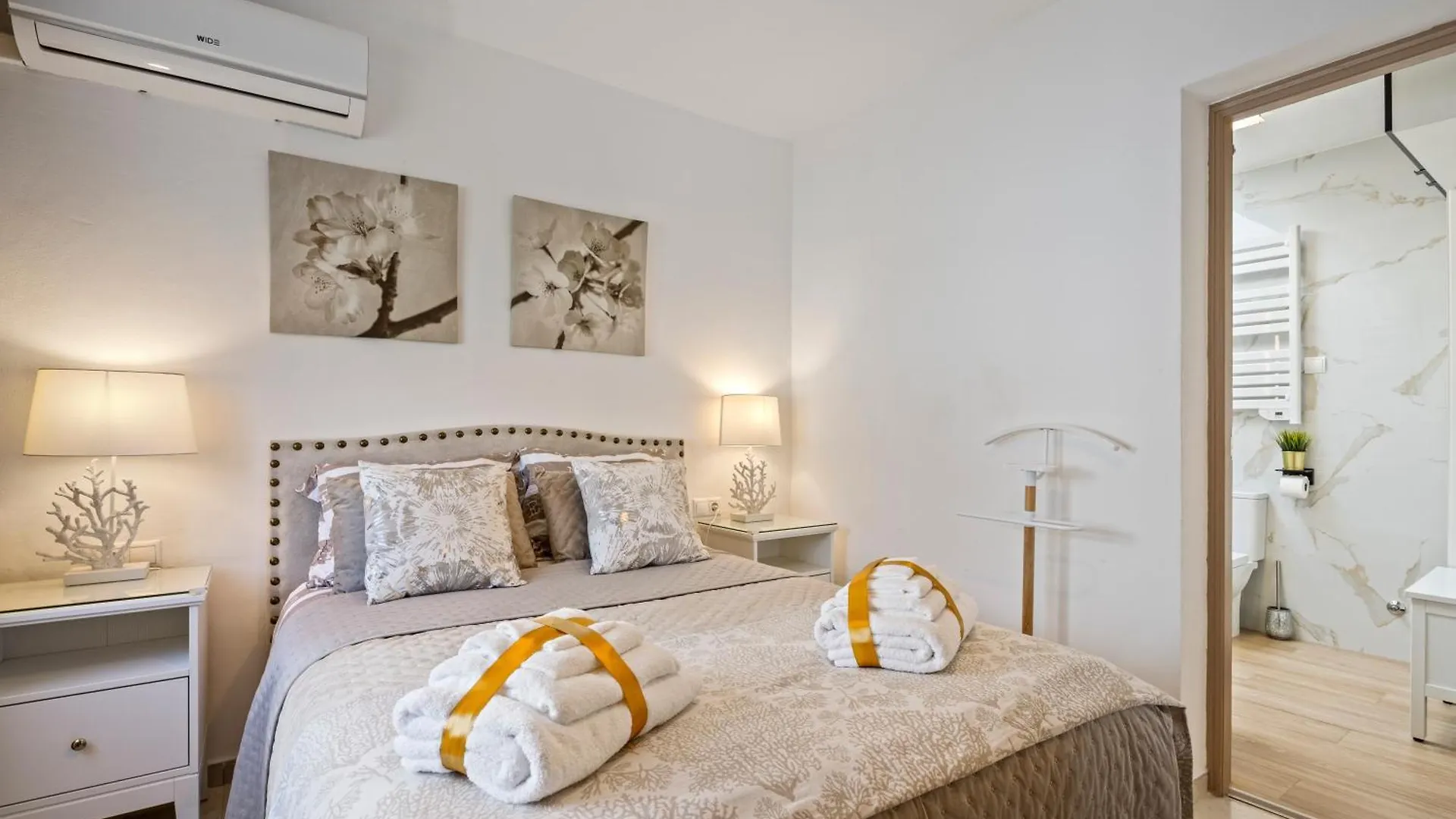 Villa Casacara Marbella Beachside Costabella -Spain 0*,  Spain